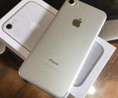 IPhone 7 prata 128gb! Completo. Aceito trocas. CartÃ£o atÃ© 8x com acrÃ©scimos