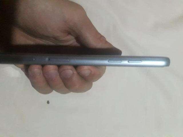 Samsung j8 sem detalhes