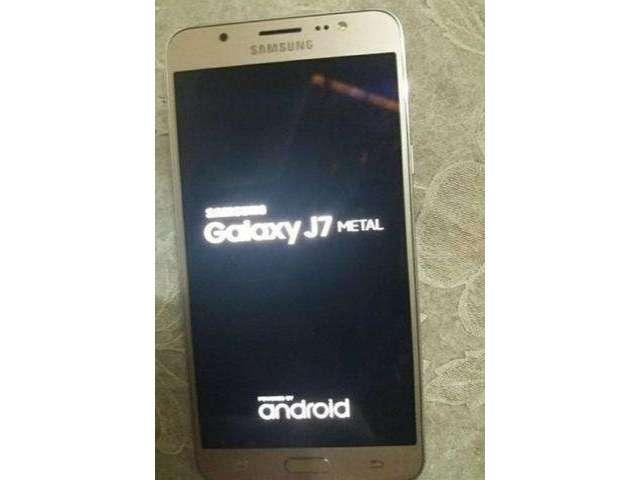 VENDO j7 Metal Novo
