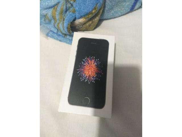 IPhone SE 32 GB na caixa