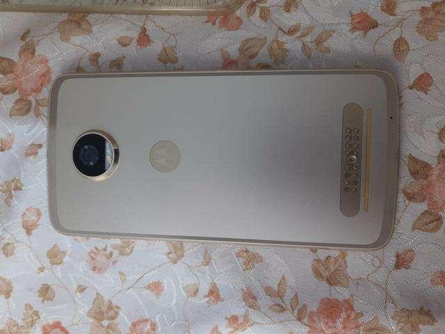 Moto z2 play