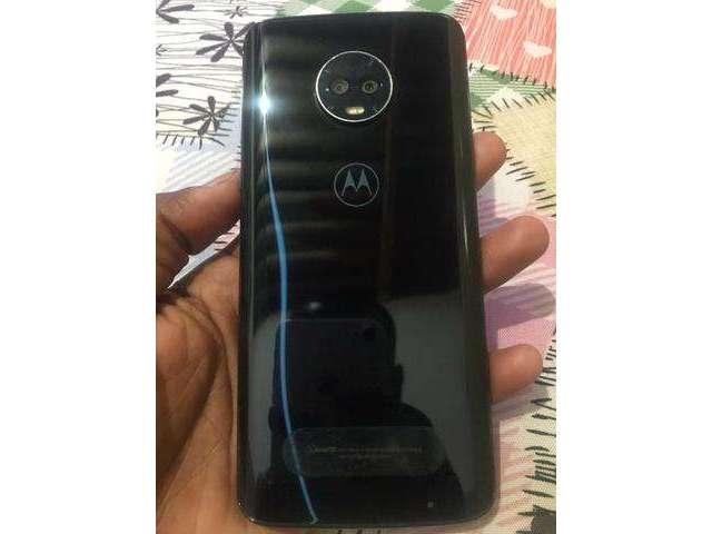 Moto g6 plus , 64gb , 4 de ram