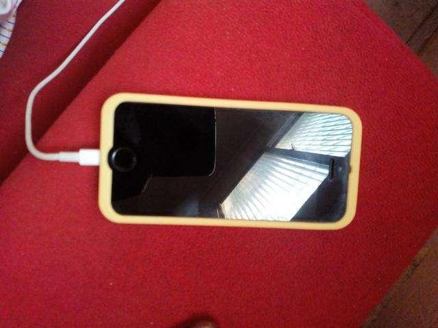 Vendo ou troco iPhone s5