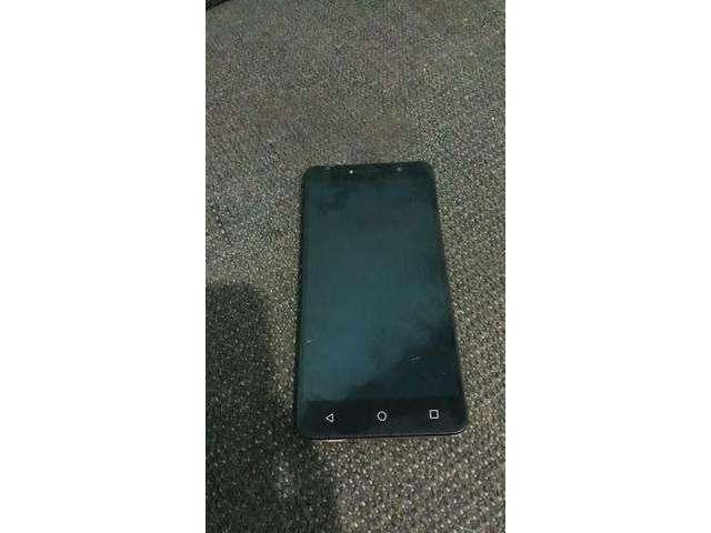 Celular Alcatel A3 XL com defeito