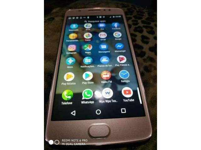 Vendo Moto E 4 dourado sem um aranhao ou detalhes