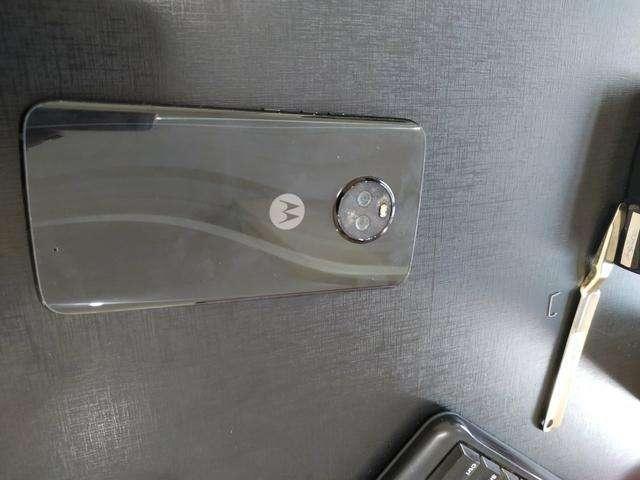 Moto X4
