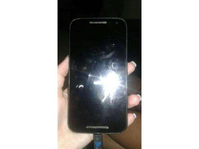 Vendo moto G3 novinho 16GB e 2 GB RAM pra hoje