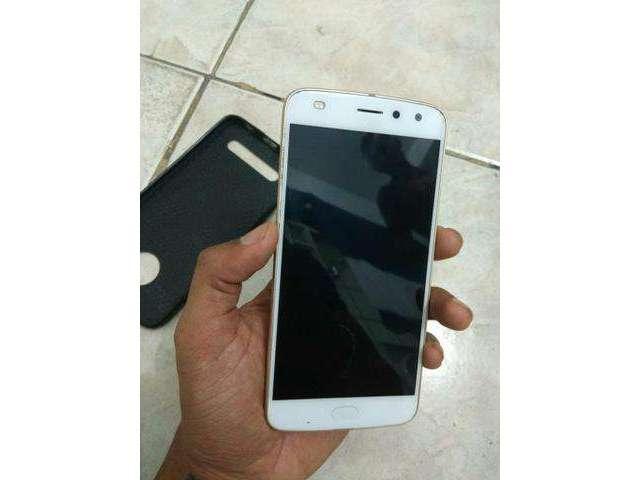 Motorola moto Z2 play