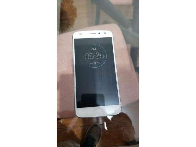 Moto Z2 zero Branco lindo