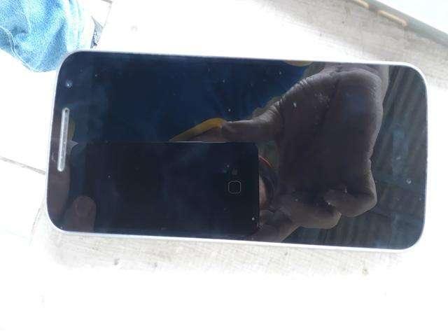 Vendo moto G5 plus com defeito