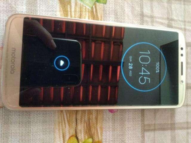 Vendo um celular moto g6 play novo