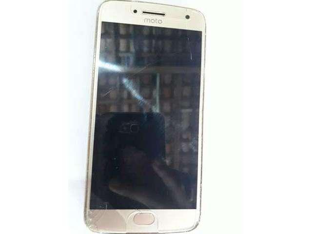Moto G5 plus 2 gigas de RAM 32 DE MEMÃ“RIA