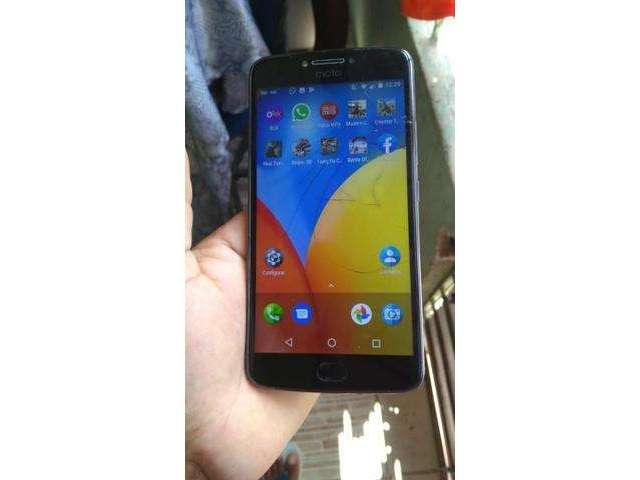 Vendo moto E4 plus. trincado sem defeito