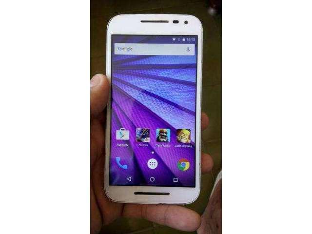 Moto G3 16g acompanha carregador e fone