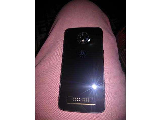 Troco Motorola z3 play pro iPhone 6s ou 6plus, e por Samsung do mesmo nivel