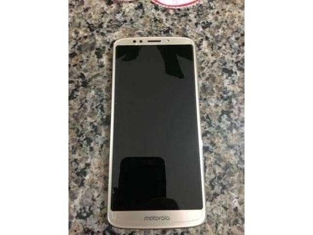 Moto E5 novo