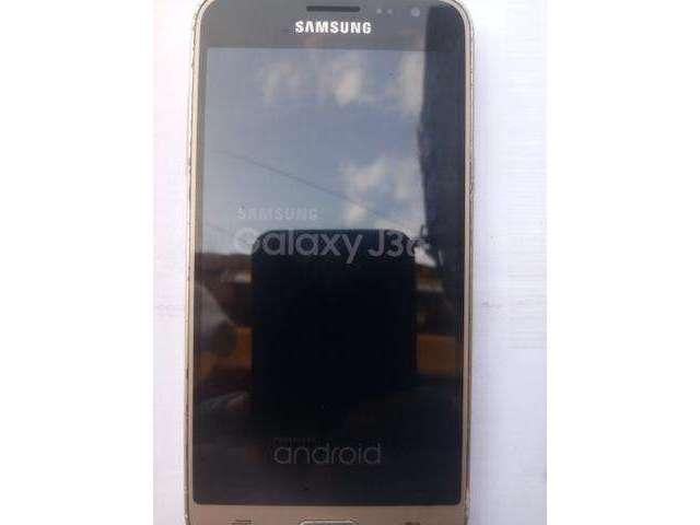 Vendo celular Samsung j3 dourado em perfeito estÃ¡do bateria original