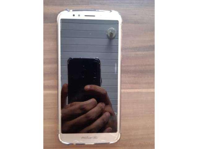 Motorola Moto E 5 com capinha
