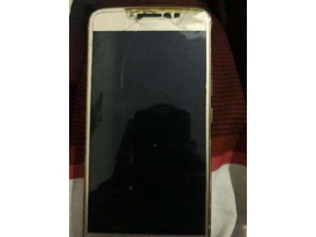 Moto e4 plus