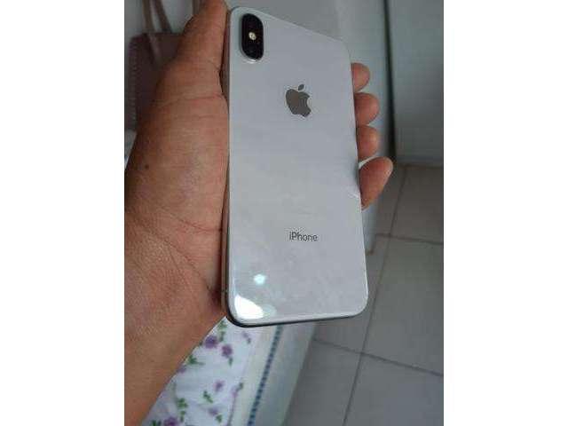 Vendo iPhone x de 64 gb com caixa manual e carregador