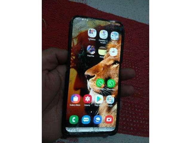 Samsung A80 vidro trincado