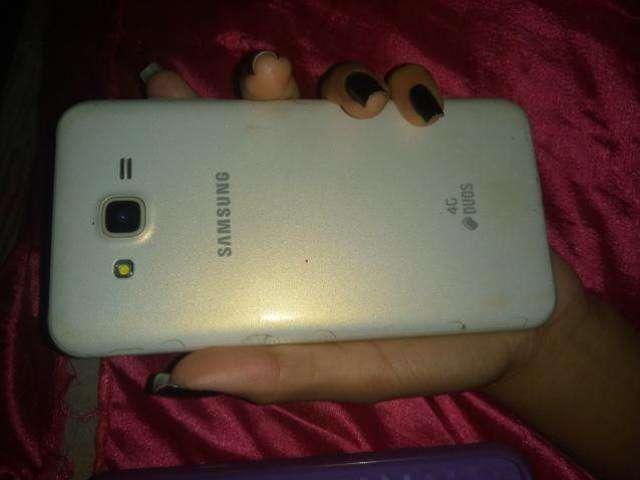 Celular J7