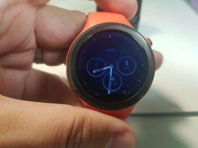 Smartwatch Moto 360 sport laranja