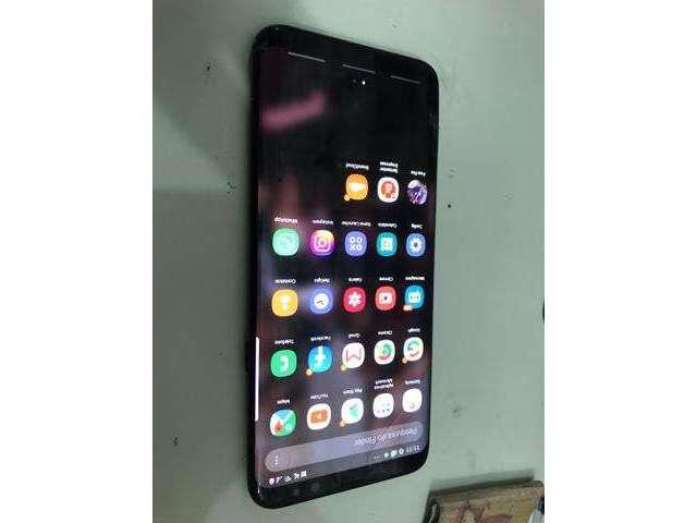 Vendo s8 plus com a tela trincada mais nÃ£o afeta em nada , funcionando tudo perfeitamente