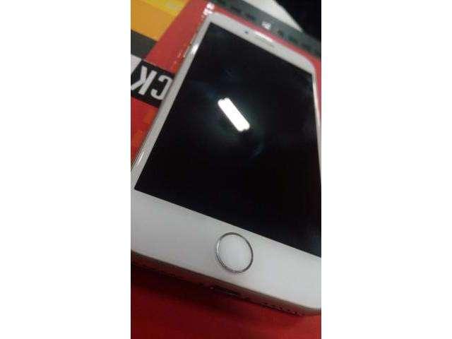 Vendo iPhone 7 32g R$ 800,00 Tratar com Vitor + *