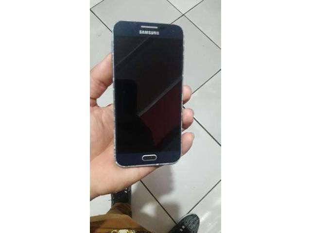 Vendo celular E5 samsung