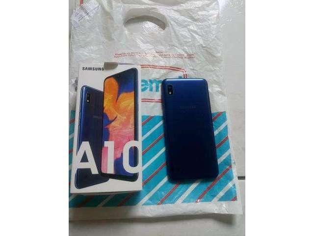 Vendo um A10 Samsung novo