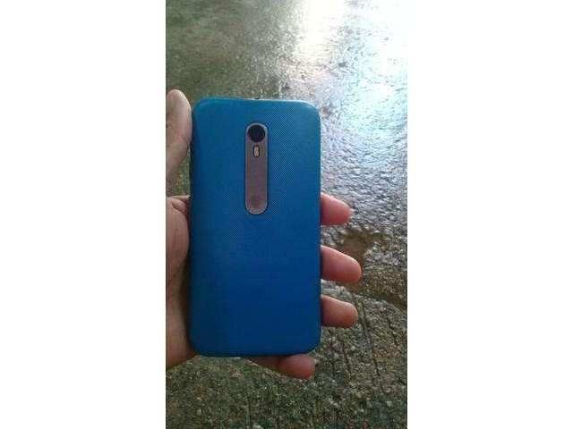 Vendo ou troco 2 moto g3 pegando tudo um com mal contato no conector e o outro tudo ok
