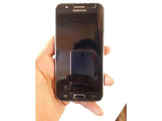 Samsung Galaxy j5 16 GB