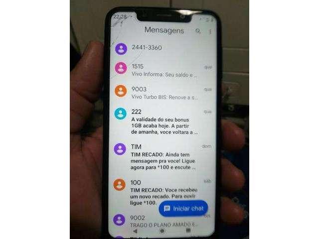 Moto One dual chip, 64GB, Biometria, 4GB de Ram. Trincado em cima. completo