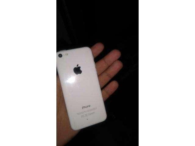 Iphone 5c branco com a tela trincada desbloqueado