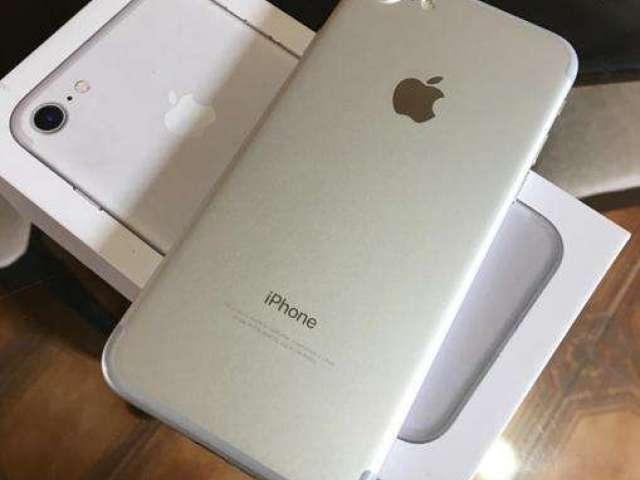 IPhone 7 prata 128gb! Completo. Aceito trocas. CartÃ£o atÃ© 8x com acrÃ©scimos